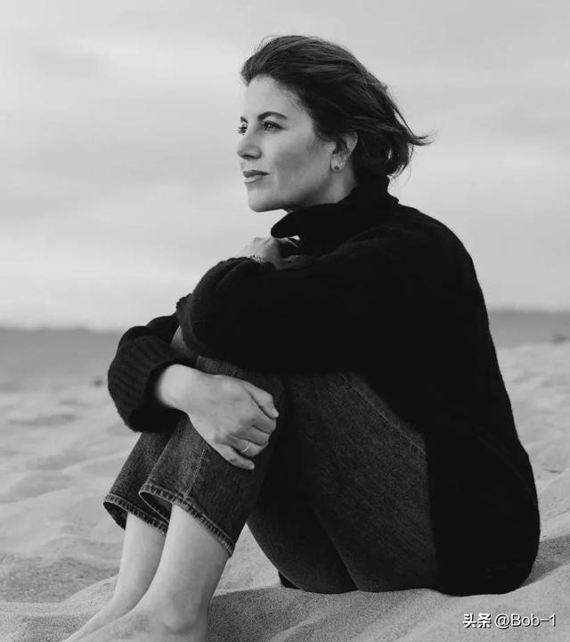 51岁莱温斯基“回归”，成熟端庄却单身，和克林顿的过往仍有争议