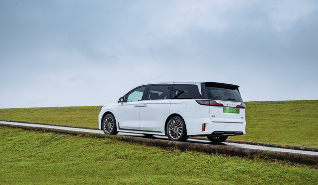 拥有一台安全智能舒适的家用明星保姆车是种怎样的体验？