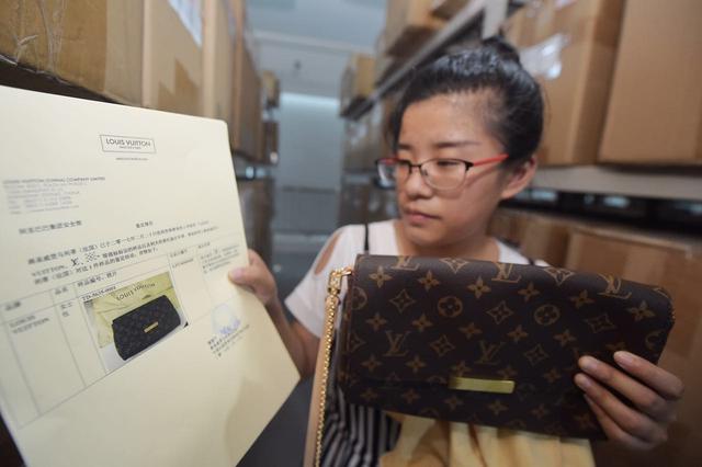 年均一亿专“淘”假货？独家揭秘阿里打假证物仓