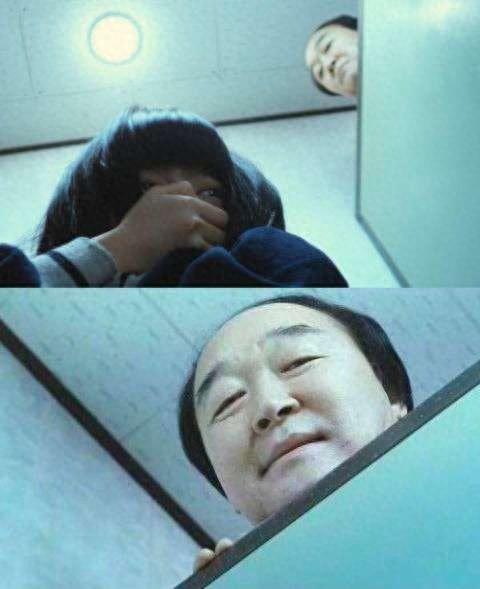 《熔炉》校长称妻子看电影吓得3天不和他说话路人认出他转身就逃