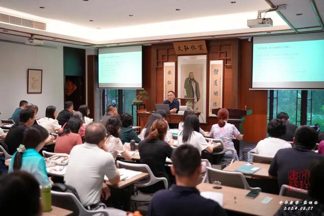 市场走访、品牌连接、会客厅建设……火红八月，未来酱步履不停