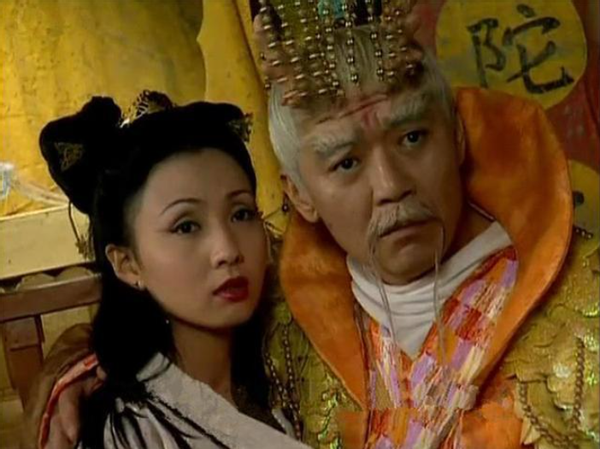 老戏骨李立群跟31岁女儿同框!女儿身材赛超模,肤色对比太明显