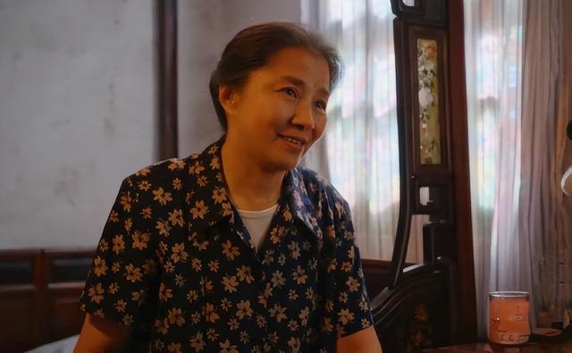 迟蓬：和倪萍是好闺蜜，与丈夫相爱40年，如今因《小巷人家》爆红