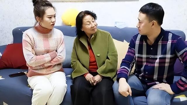 还完账后我和媳妇紧巴过年，那天从岳母家回来后，媳妇在路上哭了