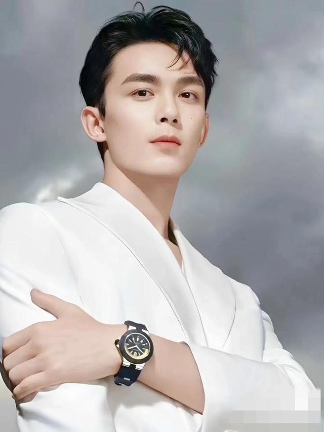 老天奶！这是看着长大的孩子“光屁股”吴磊？真像“杀猪盘”网照