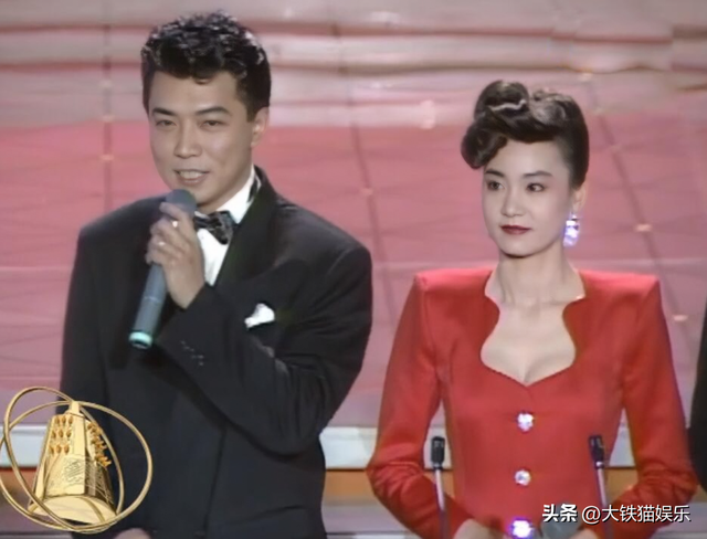 小时候嫌他长相老气，配不上貌美琼瑶女郎，原来他戏外又帅又爷们