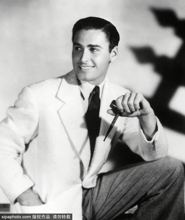 人设崩塌？他在荧幕上是行侠仗义的英雄 私下却酗酒、乱交