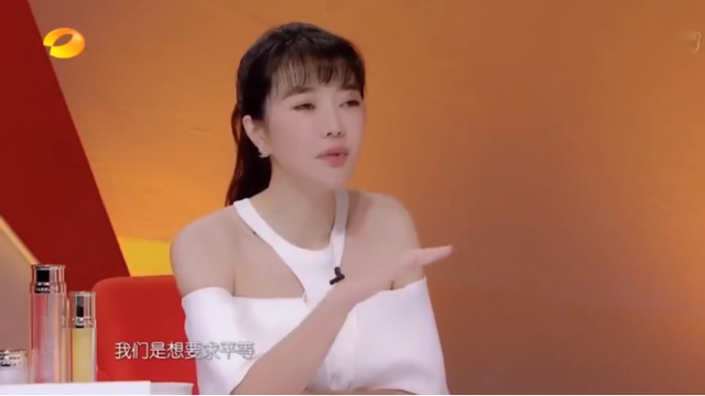 李佳琦直播间公开怼女助理：请别用你的三观，去要求整个世界