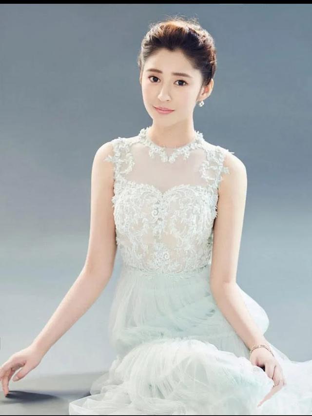 李心艾官宣怀孕：甜蜜新程，幸福满溢