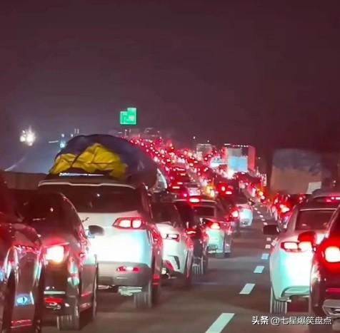 春运“囧途”：自驾与公共交通的百态之路