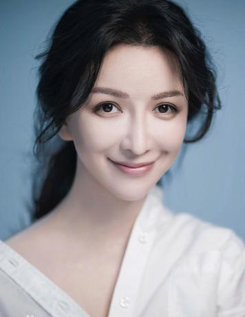 班嘉佳最清纯女孩,特别的美丽特别的魅力,美让人无法抗拒住诱惑