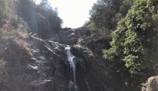 香港一女网红瀑布旁自拍不慎坠亡，曾因极限运动走红网络