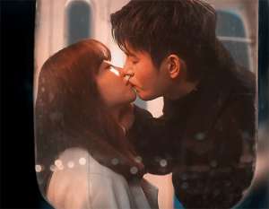 激情吻戏(心脏暴击徐仁国床上被脱衣、沙发强吻「传说中吻戏TOP 3」)