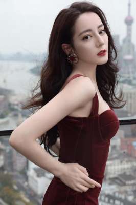 迪丽热巴英文名(迪丽热巴获奖，全英文致幕词，网友：巴巴好腻害)