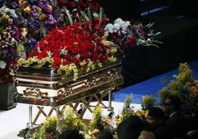 迈克杰克逊死亡，源于被注射异丙酚，私人医生穆雷是过失还是故意