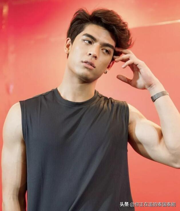 泰国娱乐圈最火健身狂人JossWayar：身材堪称“古希腊雕塑男神”