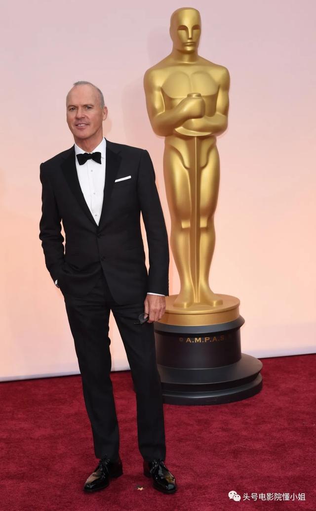 DC电影《闪电侠》开拍！超女造型被吐槽，白发蝙蝠侠让粉丝激动了