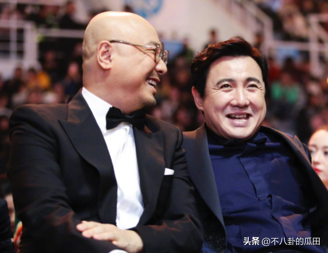 徐峥把星条旗穿在身上,欧阳震华质疑日本学校,这就是差距