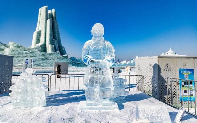 古今“相聚”秦俑情!哈尔滨冰雪大世界“冰”马俑完工