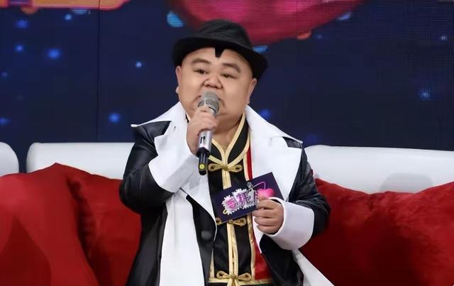 1米2男子娶1米65漂亮妻子，买7套房开豪车，妻子：我不图钱，图人