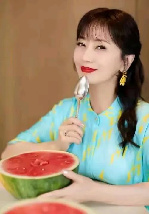 王的女人”田朴珺：曾被汤臣一品少爷抛弃，却逆袭成万科老板娘