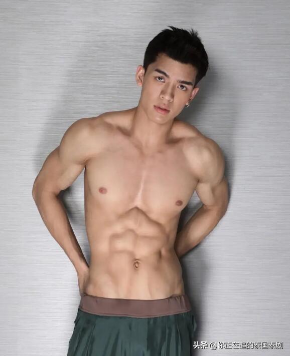 泰国娱乐圈最火健身狂人JossWayar：身材堪称“古希腊雕塑男神”