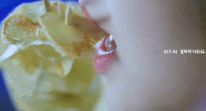 车祸后躺在地上吻，拔掉氧气管还要吻，国产剧花式吻戏智商在哪？