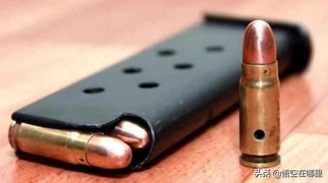百年难题被解决!枪战中如何查看剩余弹量,不用局限这三种方法了