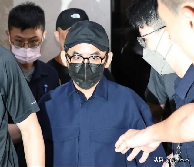 黄子佼购买上百部未成年不雅影片，被指恋童，历届女友都偏幼态