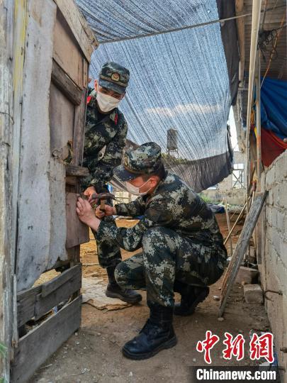 福建漳州：来自武警战士的重阳节陪伴