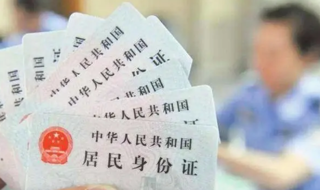 孩子姓“陈”，出生证被医生打错，宝妈看到后大喜：就这样不改了