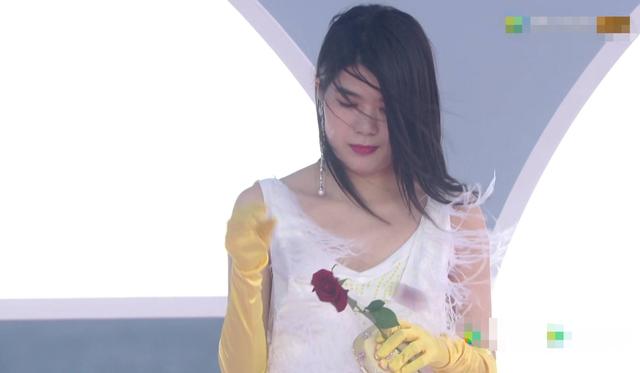 GQ红毯看点：baby怼脸太惊艳，邓伦变油腻男，杨天真成大风受害者