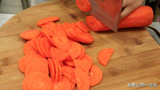 一勺白糖、两根胡萝卜，做成的糖片营养又美味，收藏了做给孩子吃