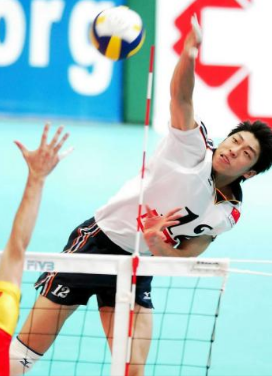 男排名将沈琼:运动生涯有悲情,39岁才结婚