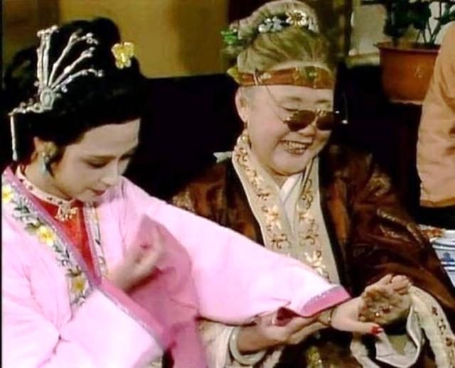 红楼梦的怪现象：遍地是二爷，到处藏续弦，背后是何玄机？