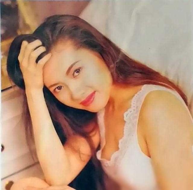 《蜜桃成熟时》：30年后，这部香港电影经典凭什么打动人心？