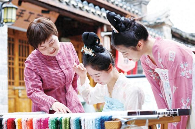 湖北郧西：“传承”中国年