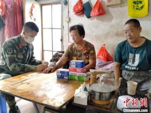 林金生(福建漳州：来自武警战士的重阳节陪伴)