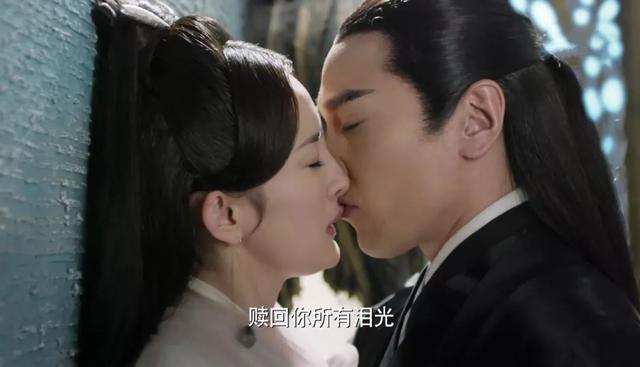 车祸后躺在地上吻，拔掉氧气管还要吻，国产剧花式吻戏智商在哪？