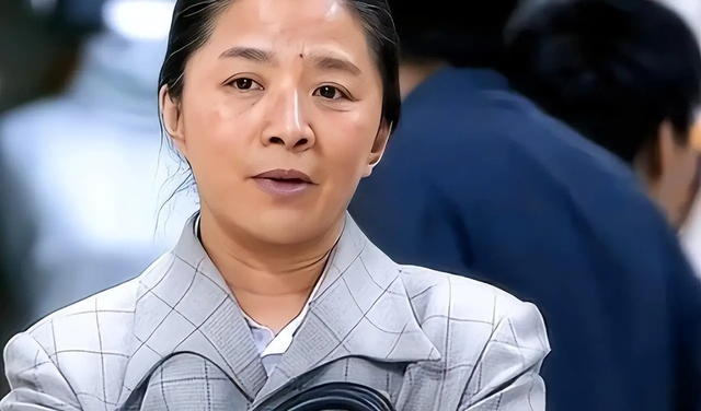 迟蓬：和倪萍是好闺蜜，与丈夫相爱40年，如今因《小巷人家》爆红