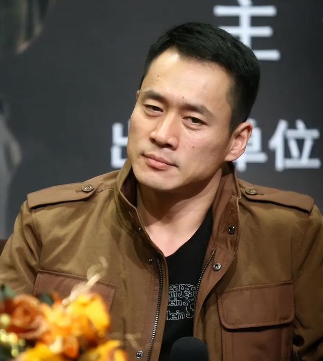 著名演员丁海峰：和初恋妻子相爱30年，陪她抗癌，把她当成宝