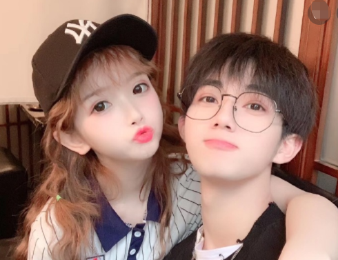 机智张男友被曝是渣男，出轨成性偷拍女孩洗澡，多张聊天记录曝光