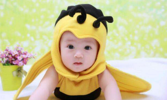 孩子姓“陈”，出生证被医生打错，宝妈看到后大喜：就这样不改了