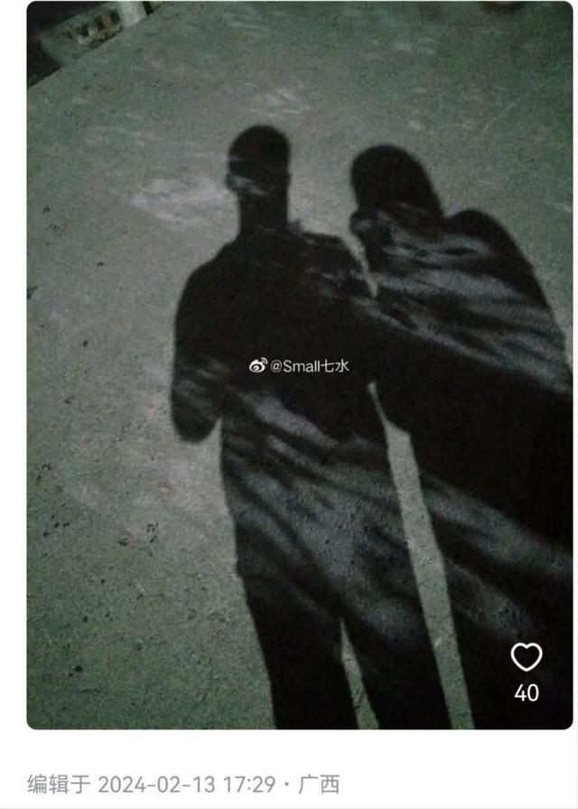 符月华有暗恋的男生,称他是“高中为数不多的光”,只能偷偷的爱