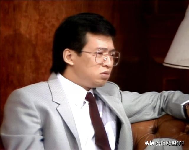 《猎鹰》:82年的刘德华青涩出演,梁朝伟做配角,周星驰跑龙套