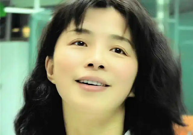 迟蓬：和倪萍是好闺蜜，与丈夫相爱40年，如今因《小巷人家》爆红