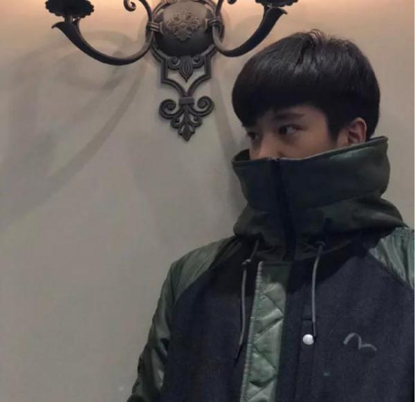 许亚军何晴18岁儿子近照变化太大，高颜值惊到网友