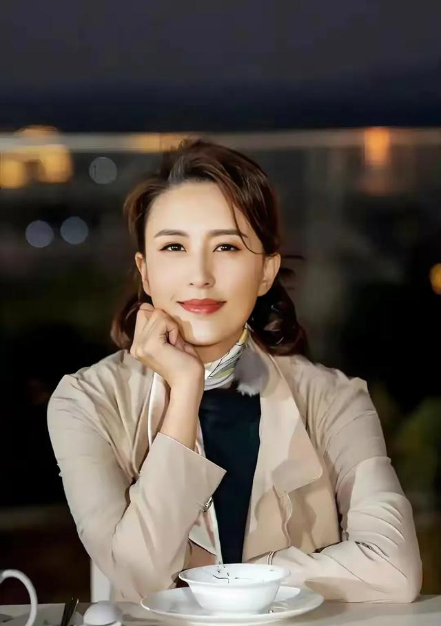 山西籍央视才女主持人张蕾:貌美如花,才华横溢