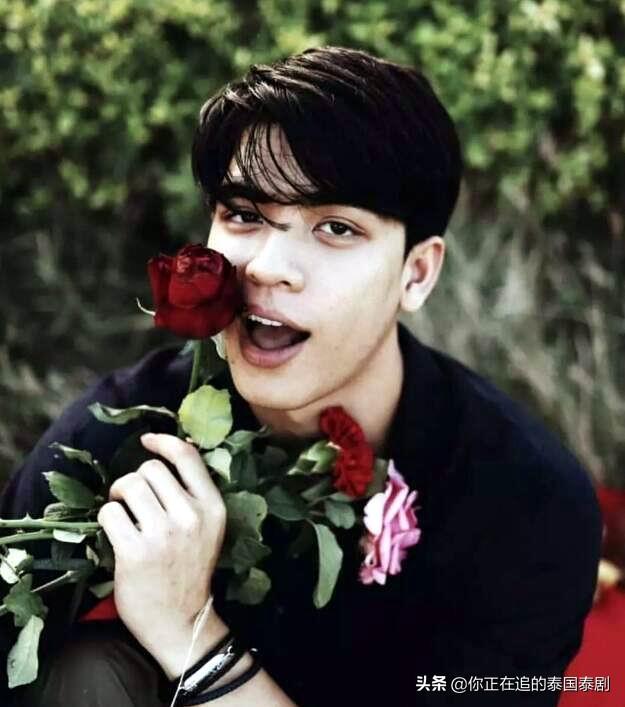 泰国娱乐圈最火健身狂人JossWayar：身材堪称“古希腊雕塑男神”