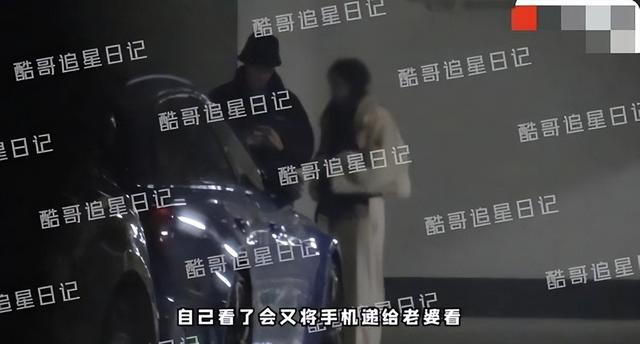 许魏洲和老婆张圣樱外出聚餐 手挽手热聊亲密恩爱